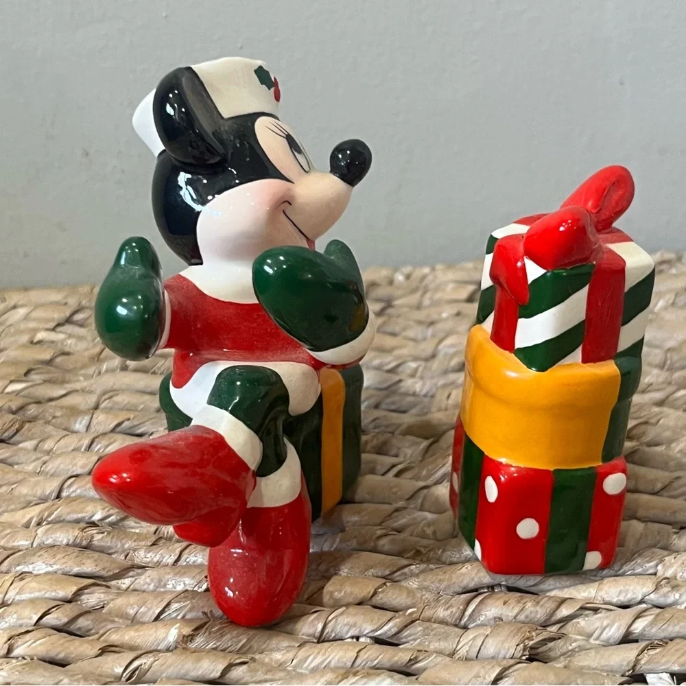 Disney Vintage Enesco Minnie Gifts Salt And Pepper‎ Shakers Christmas Holidays